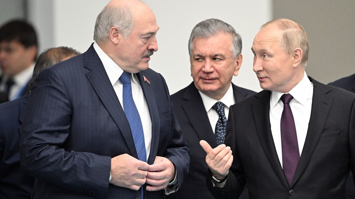 Lukašenko v Putinově hrsti. Vrhne se Bělorusko do cizí války?